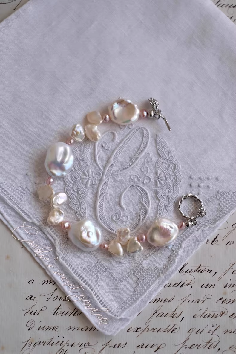 【Monet Garden Collection】 Handmade Swan Baroque Pearl Bracelet