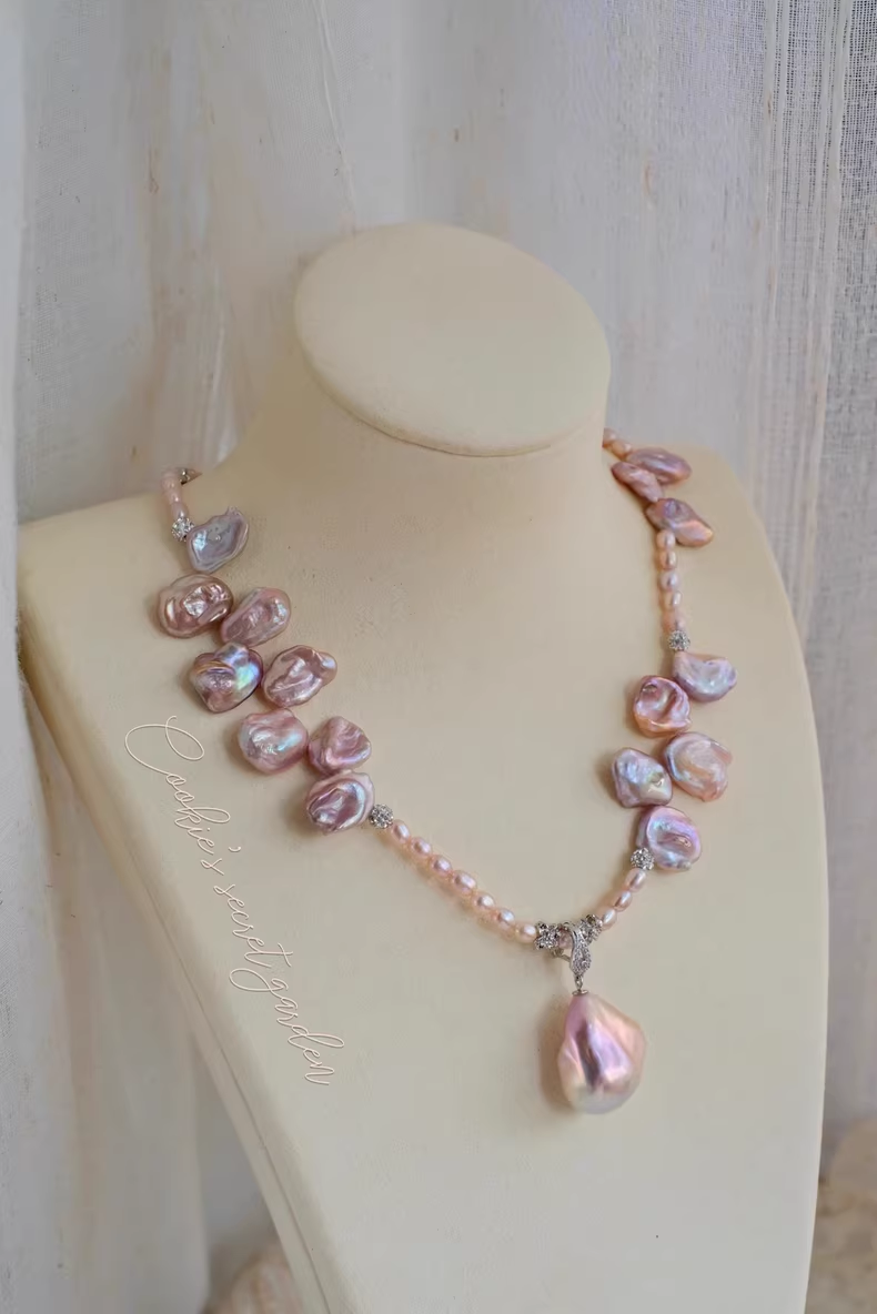 【Monet Garden Collection】 Handmade Tulip Baroque Pearl Pendant Necklace