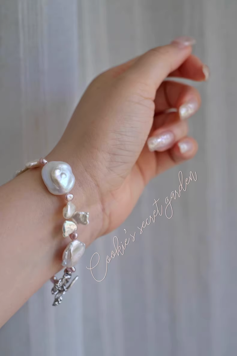 【Monet Garden Collection】 Handmade Swan Baroque Pearl Bracelet