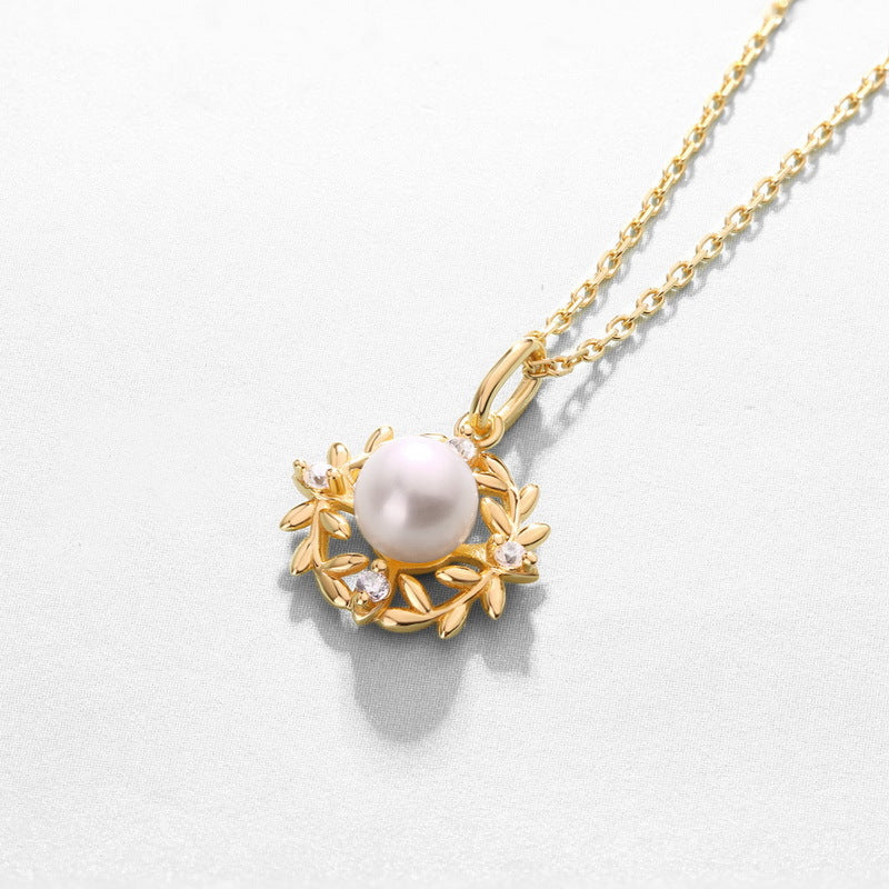 Dainty Wreath With Pearl Pendant