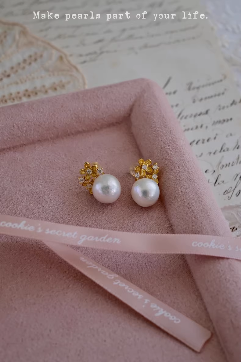 【Monet Garden Collection】 Handmade Flower Freshwater Pearl Stud Earrings