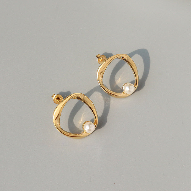 Simple Geometric Circle Earring With Pearl