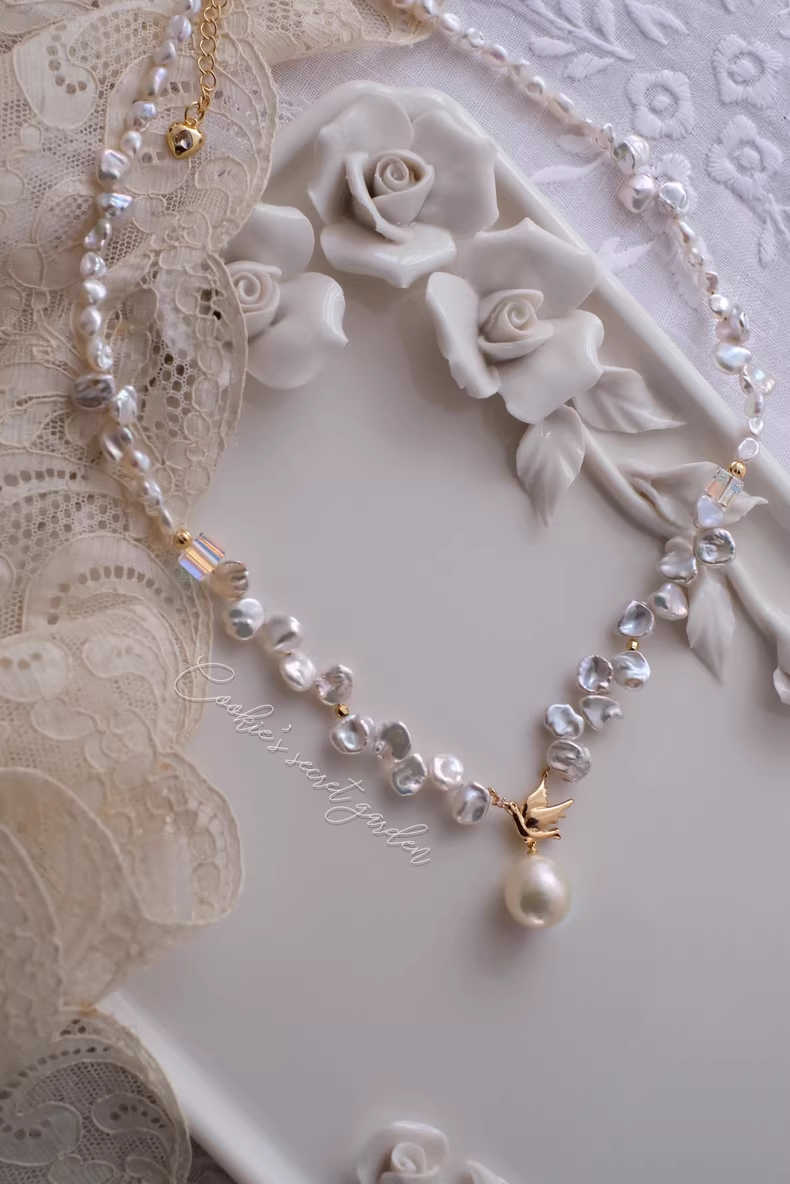 【Monet Garden Collection】 Handmade Flying Bird Baroque Pearl Necklace