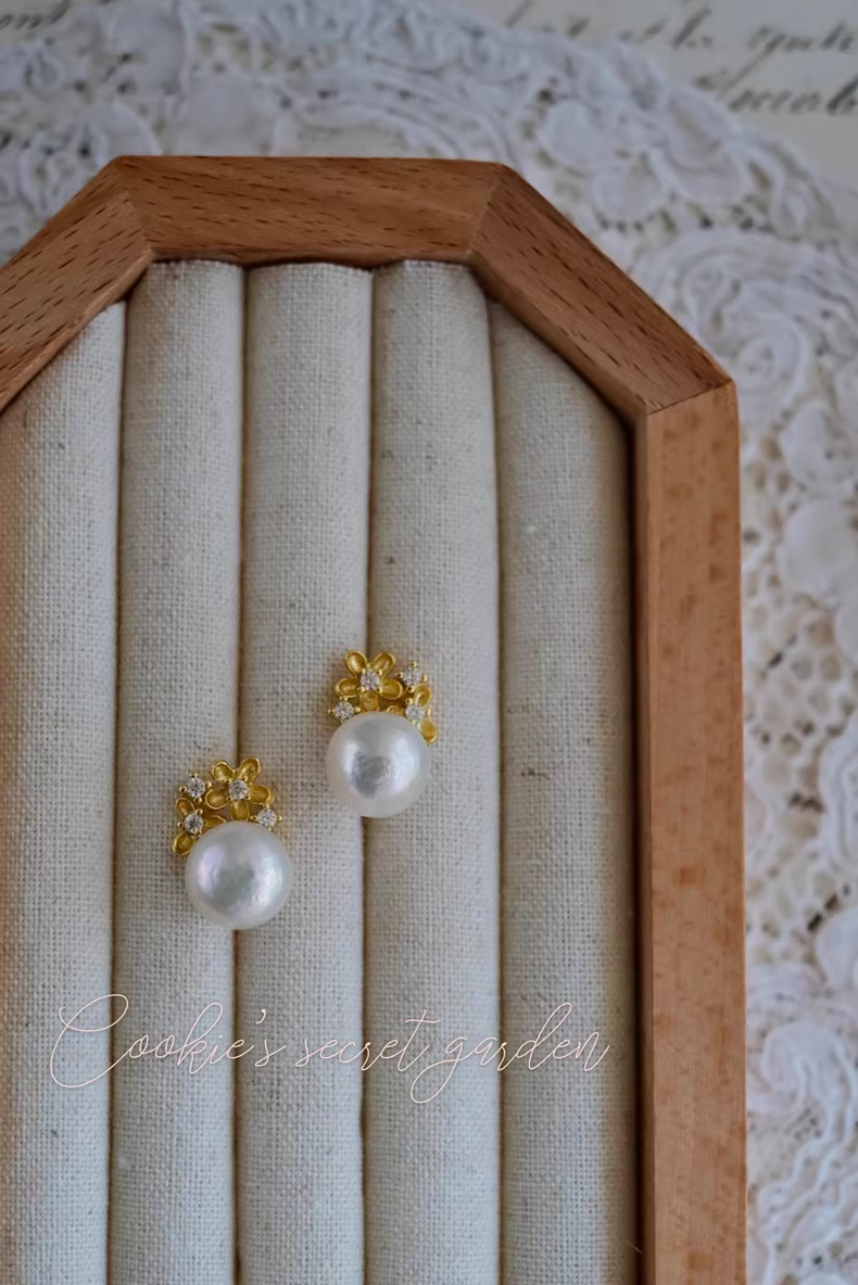 【Monet Garden Collection】 Handmade Flower Freshwater Pearl Stud Earrings