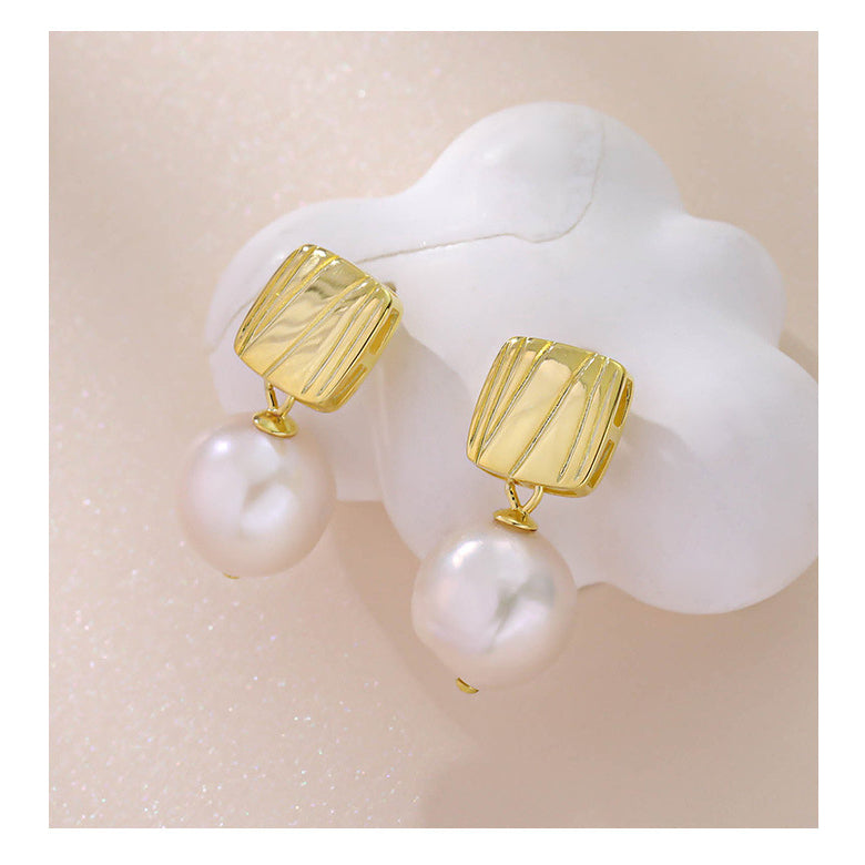 French Style Elegant Freshwater Pearl Earrings