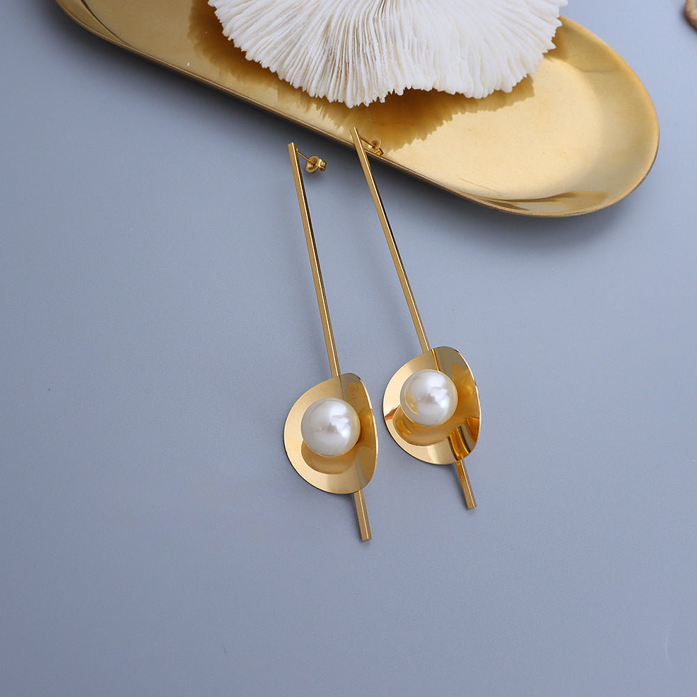 Exaggerated Long Drop Round Disc With Pearl Earring 