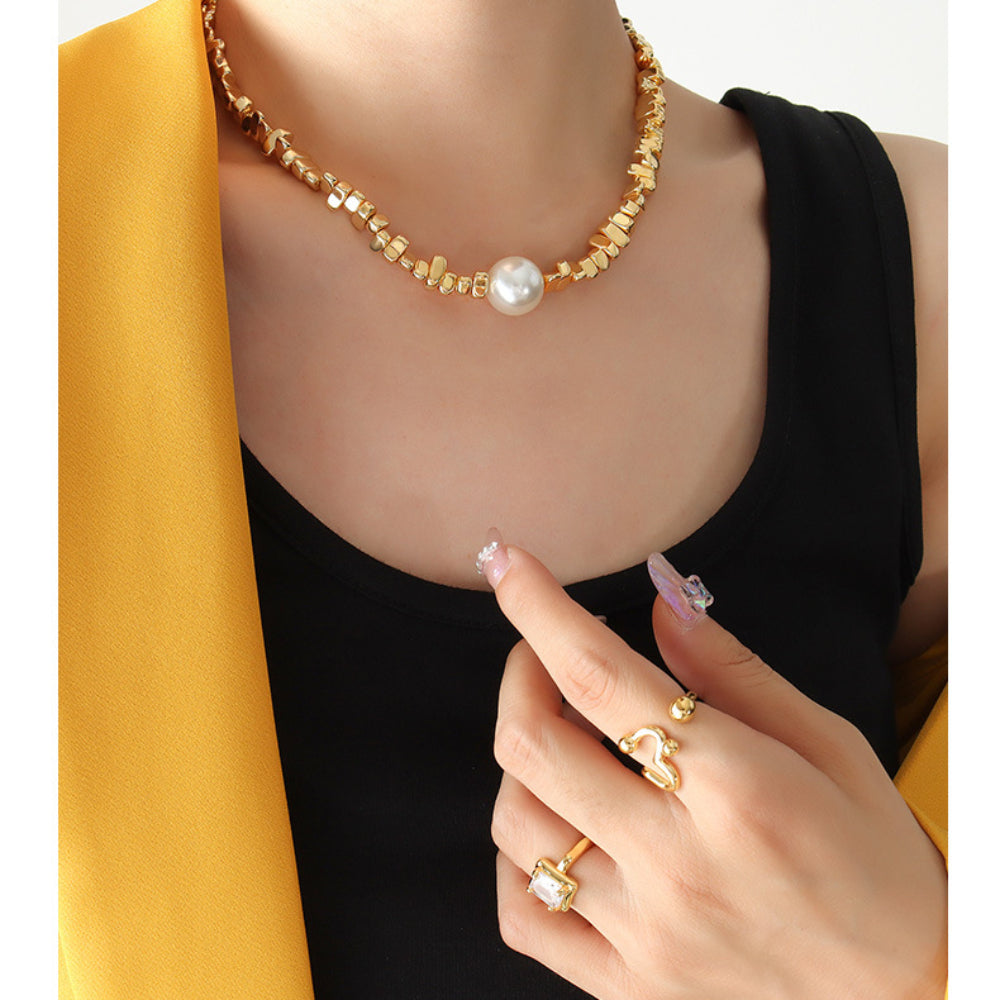 Exaggerated Irregular Gold Chain Pearl Pendant Necklace