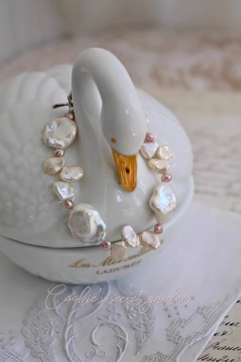 【Monet Garden Collection】 Handmade Swan Baroque Pearl Bracelet