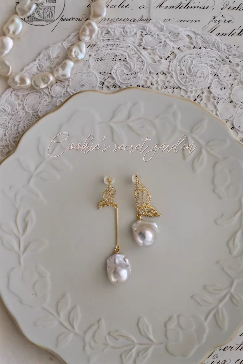 【Monet Garden Collection】 Handmade Asymmetrical Butterfly Baroque Pearl Earrings