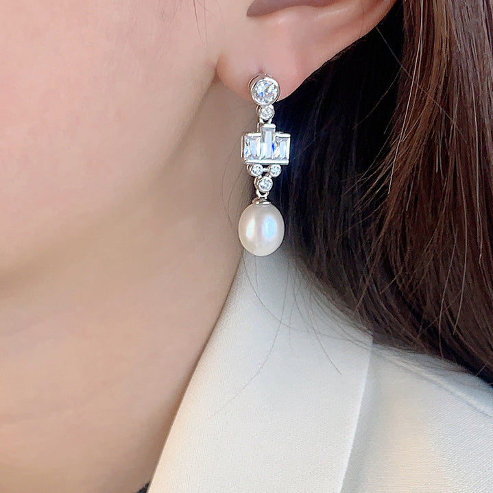 Light Luxury Royal Style Pearl Dangle Earrings