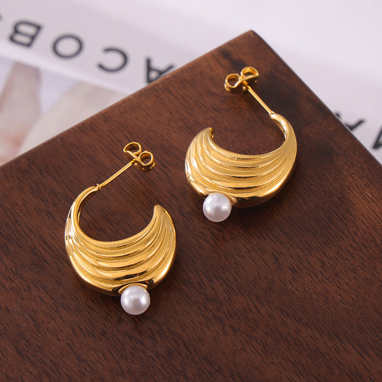 Personality Moon Shape Pearl Earrings