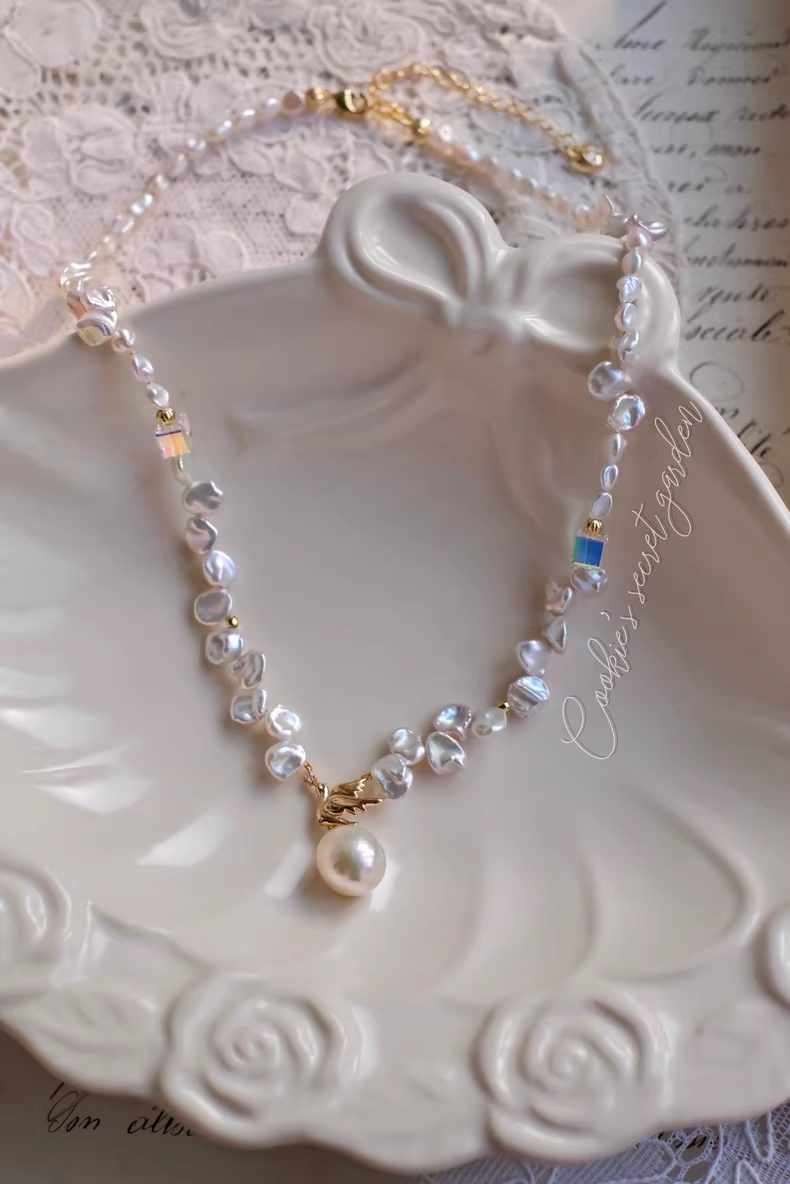 【Monet Garden Collection】 Handmade Flying Bird Baroque Pearl Necklace