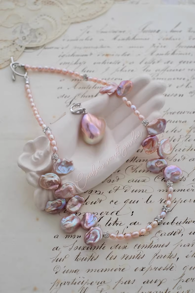 【Monet Garden Collection】 Handmade Tulip Baroque Pearl Pendant Necklace