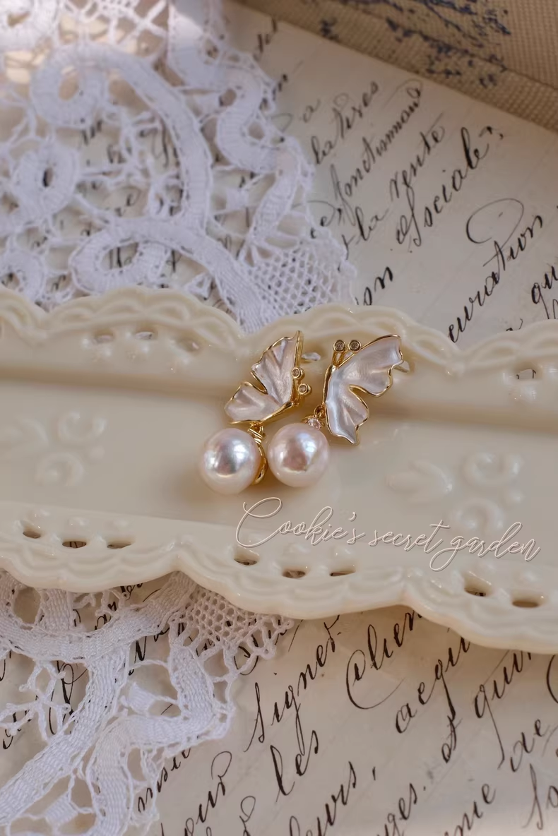 【Monet Garden Collection】 Handmade Butterfly Baroque Pearl Earrings