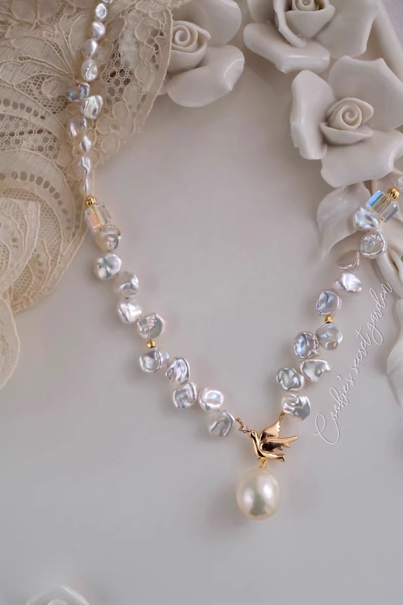 【Monet Garden Collection】 Handmade Flying Bird Baroque Pearl Necklace