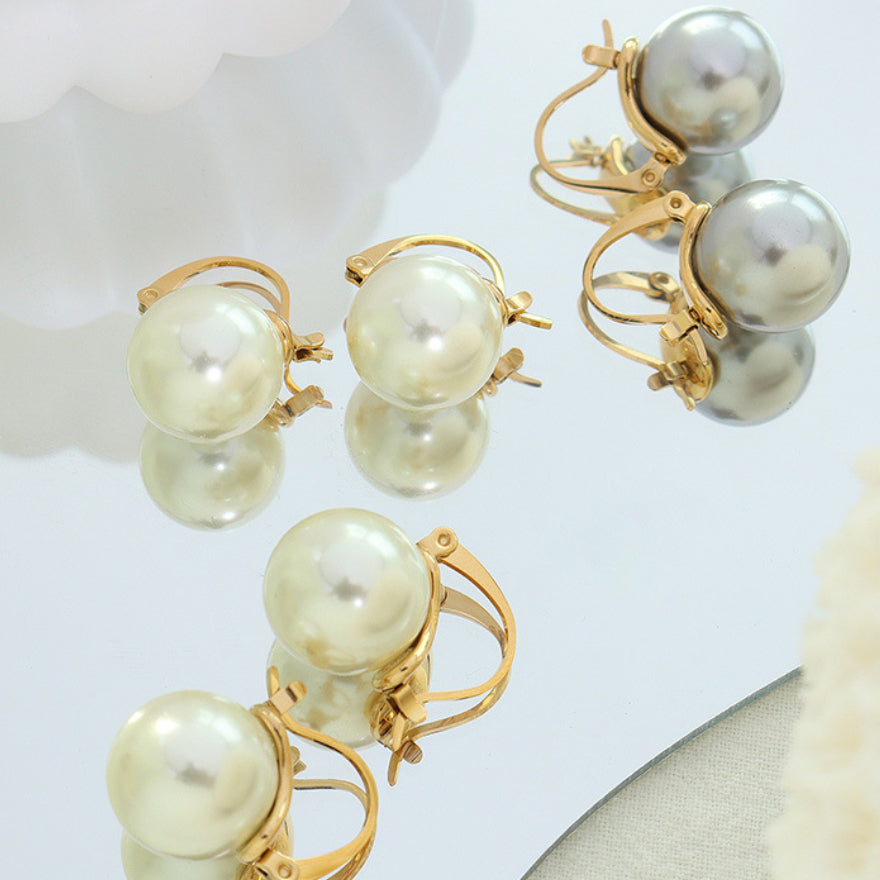 Minimalistic Pearl Dangle Earrings