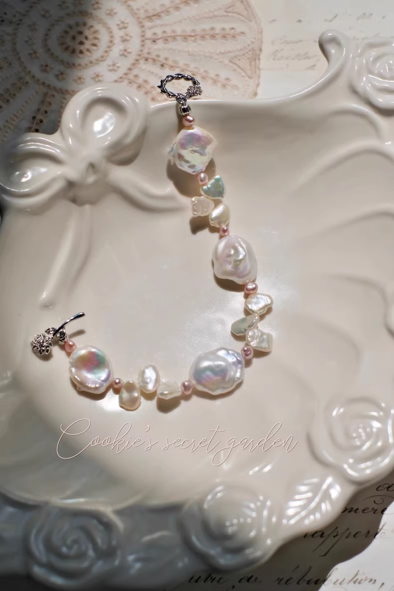 【Monet Garden Collection】 Handmade Swan Baroque Pearl Bracelet