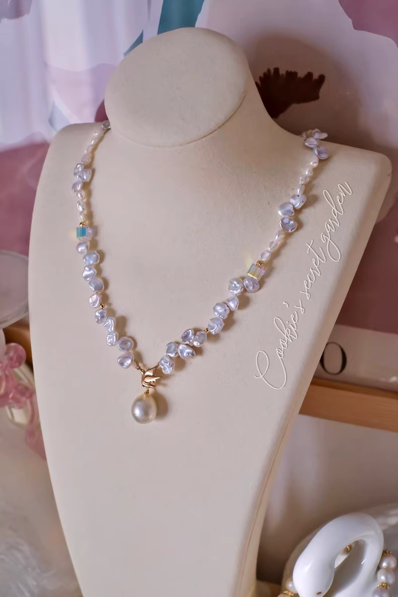 【Monet Garden Collection】 Handmade Flying Bird Baroque Pearl Necklace