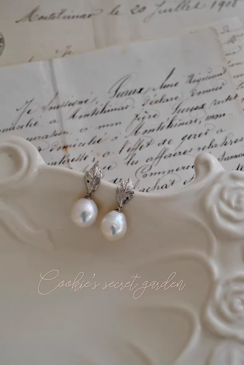 【Monet Garden Collection】 Handmade Leaf Teardrop Baroque Pearl Earrings