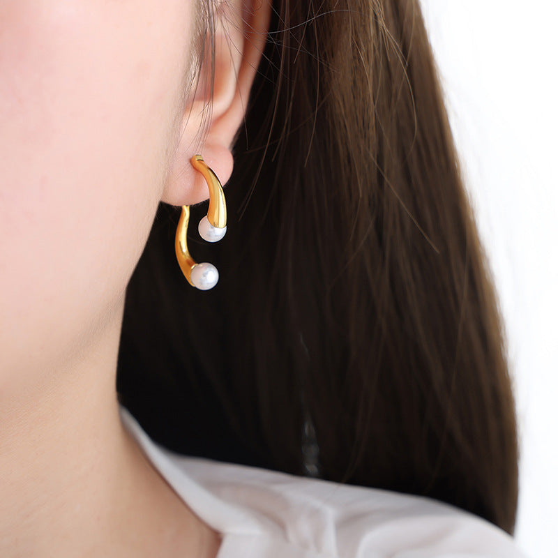 Vintage Curve Asymmetric Pearl Earrings