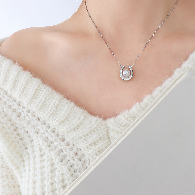 U Shape Pearl Inlay Pendant Simple Necklace