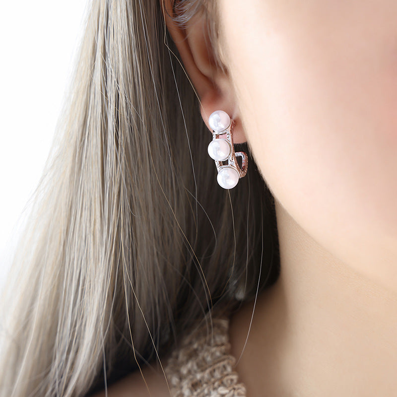 Hollow C Shape Three Pearls Earring