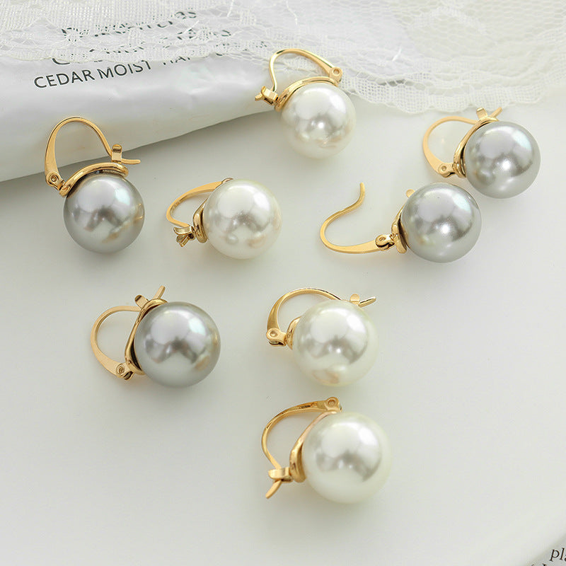 Minimalistic Pearl Dangle Earrings