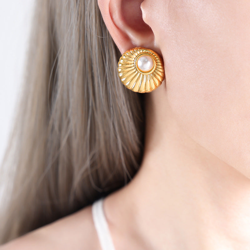 Scallop Screw Thread Pearl Earrings