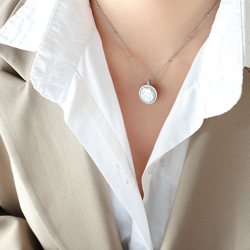 Simple Round Mother of Pearl Pendant Necklace