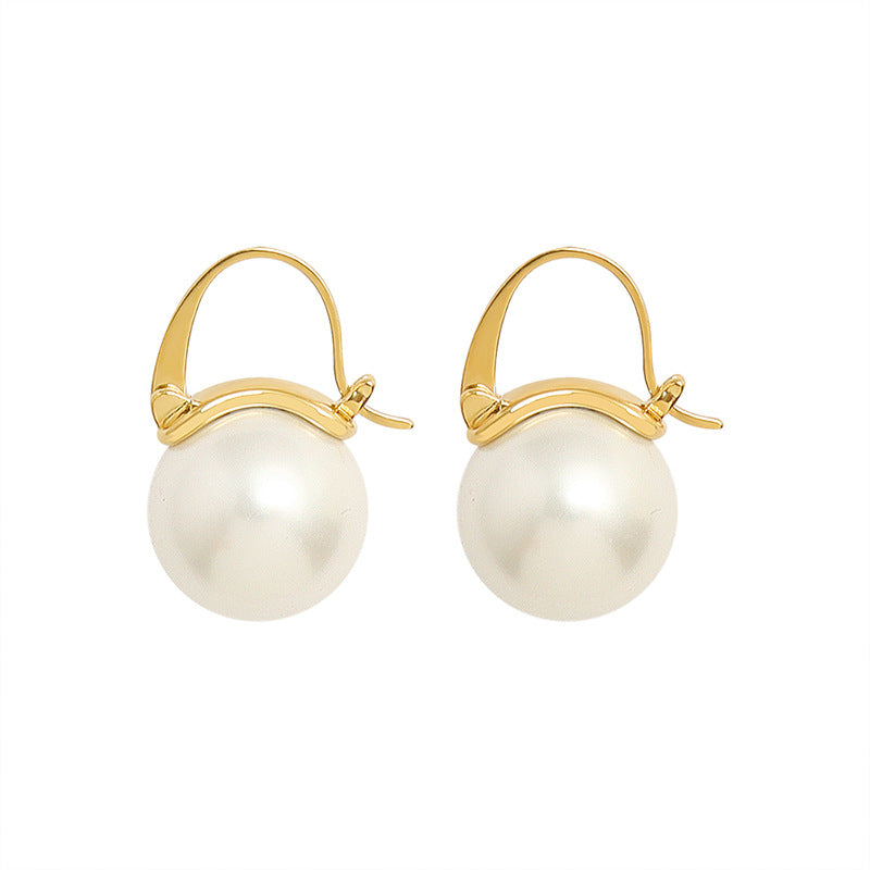 Minimalistic Pearl Dangle Earrings