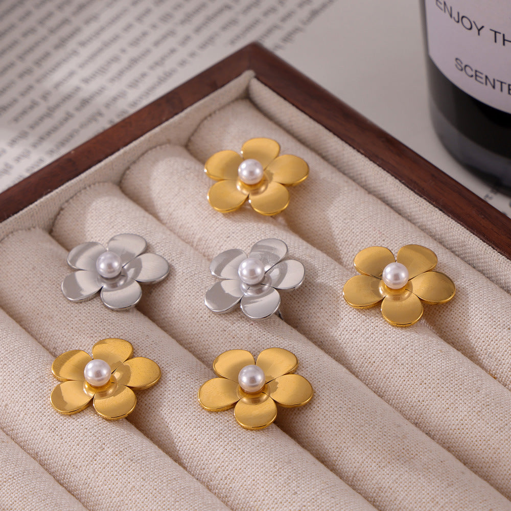 Simple Flower Pearl Stud Earrings