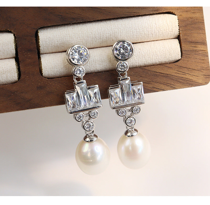 Light Luxury Royal Style Pearl Dangle Earrings