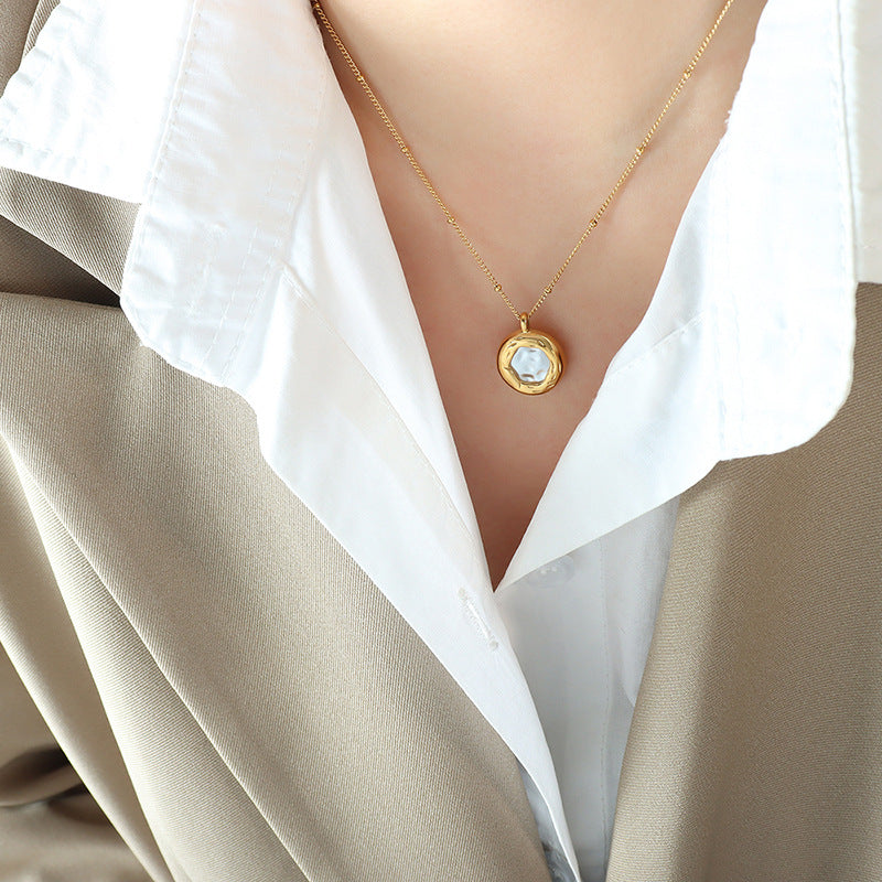 Simple Round Mother of Pearl Pendant Necklace