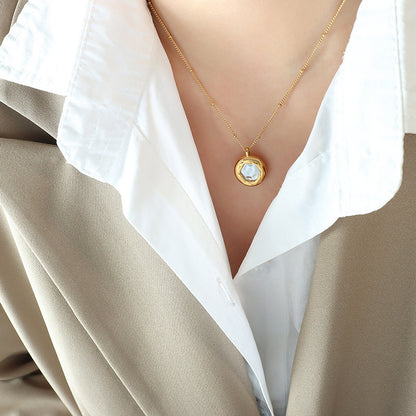 Simple Round Mother of Pearl Pendant Necklace