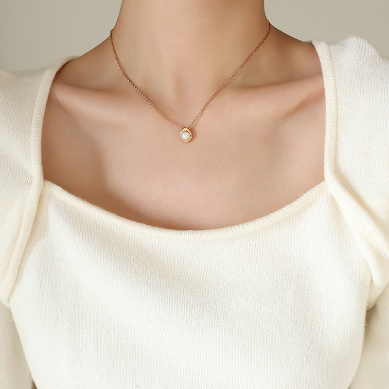 Pearl Inlay Geometric Pendant Necklace