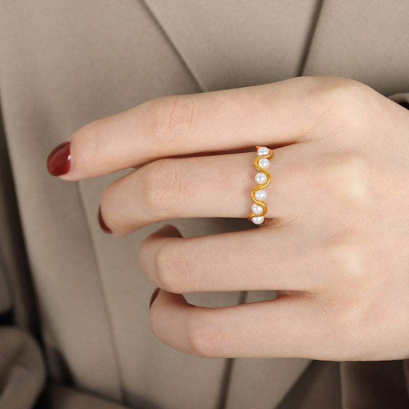 Elegant Winding Pearl Ring