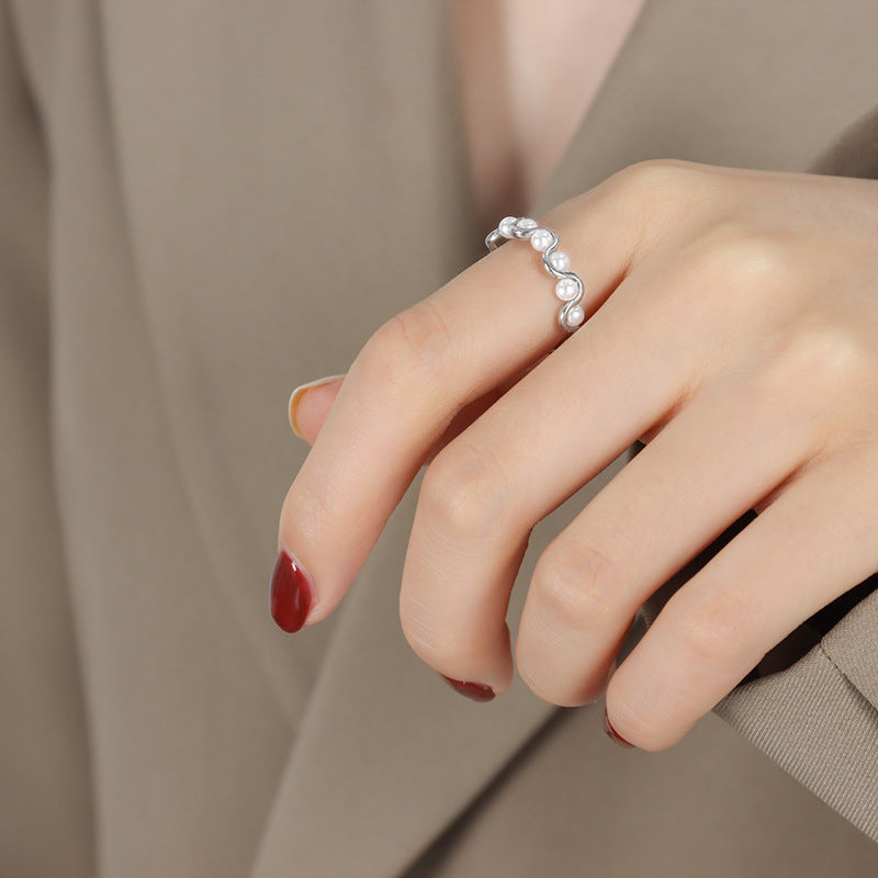 Elegant Winding Pearl Ring