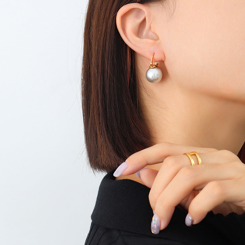 Minimalistic Pearl Dangle Earrings