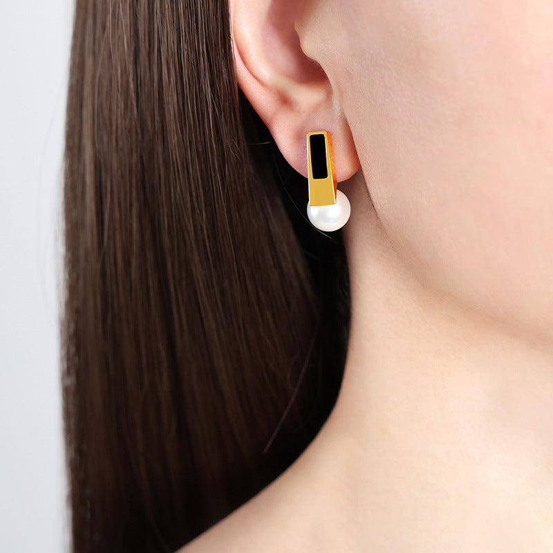 Earphone Shape Pearl Earrings