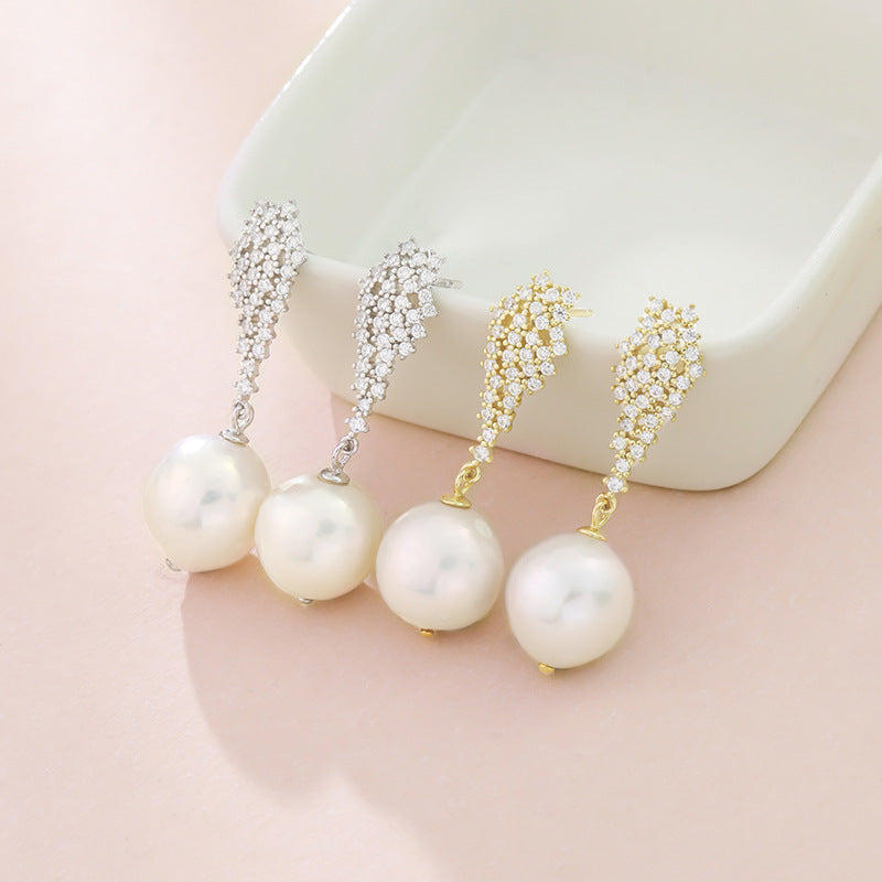 Elegant Pearl Dangle Earrings