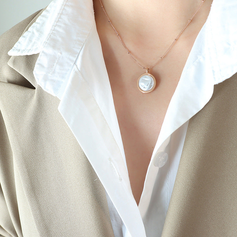 Simple Round Mother of Pearl Pendant Necklace