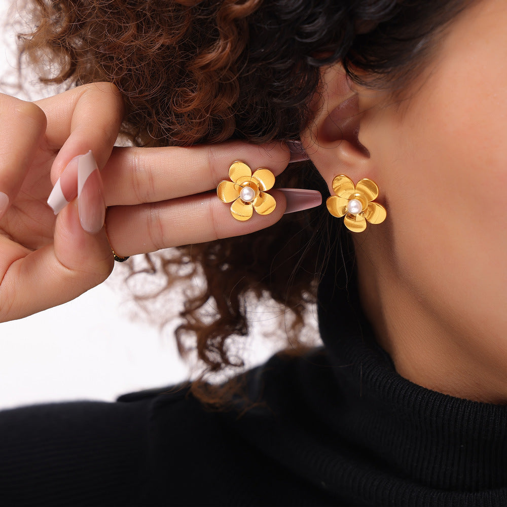 Simple Flower Pearl Stud Earrings