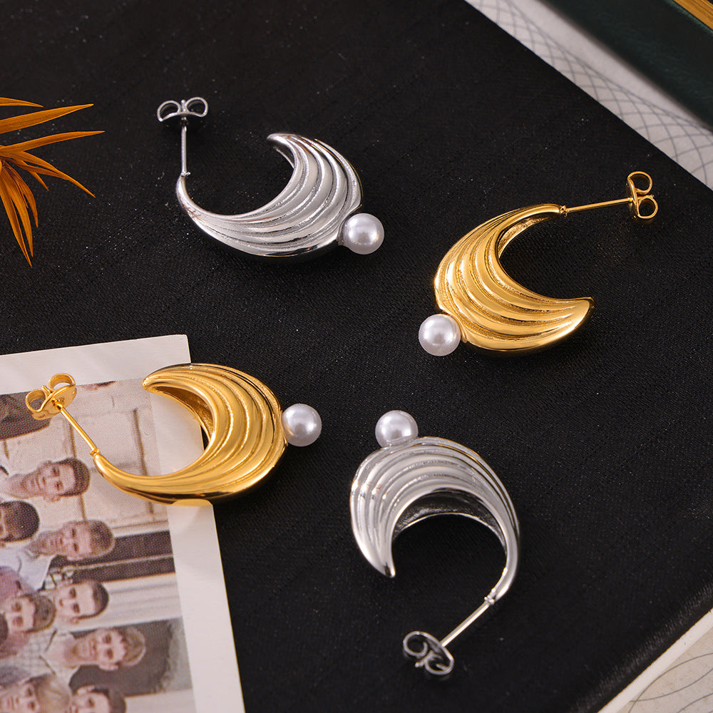 Personality Moon Shape Pearl Earrings