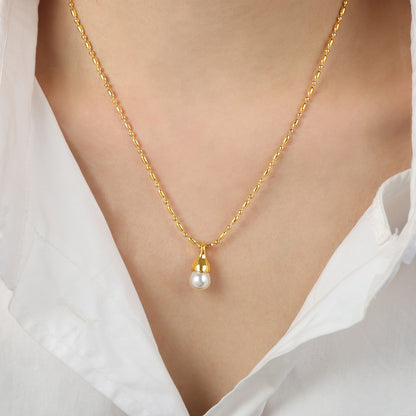 Simple Pearl Pendant Necklace