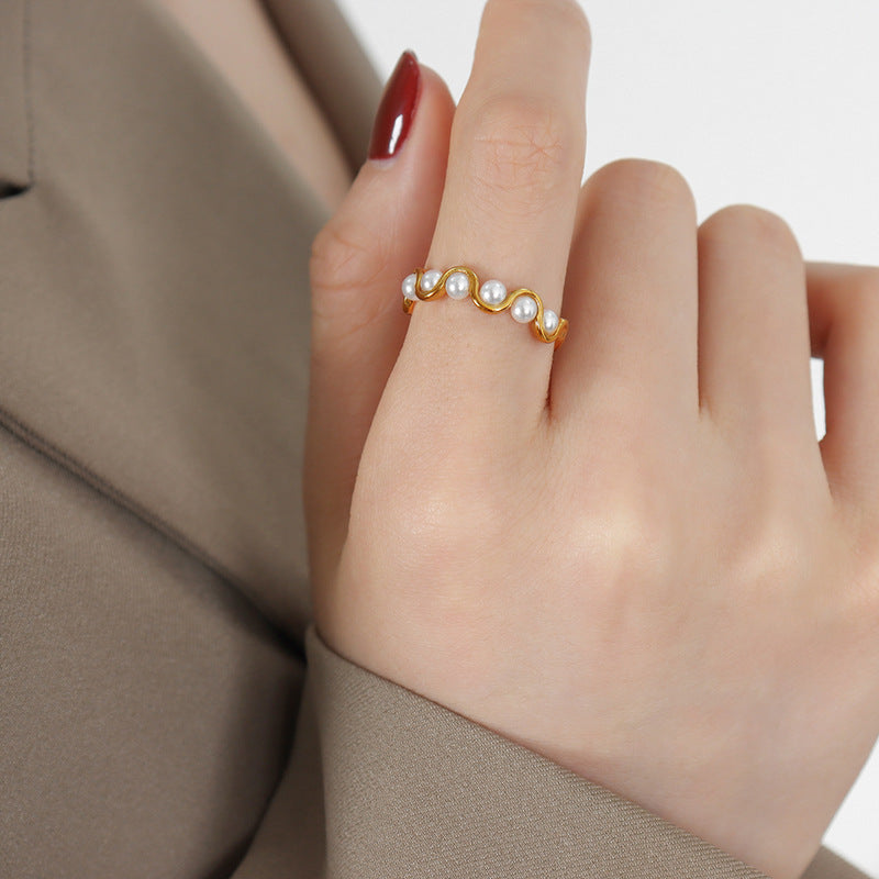 Elegant Winding Pearl Ring