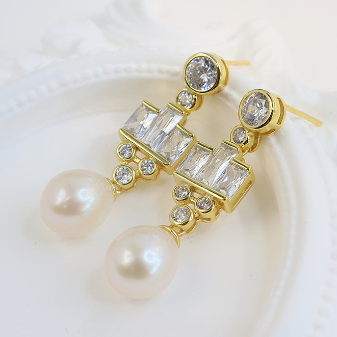 Light Luxury Royal Style Pearl Dangle Earrings