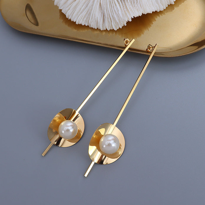 Exaggerated Long Drop Round Disc With Pearl Earring 