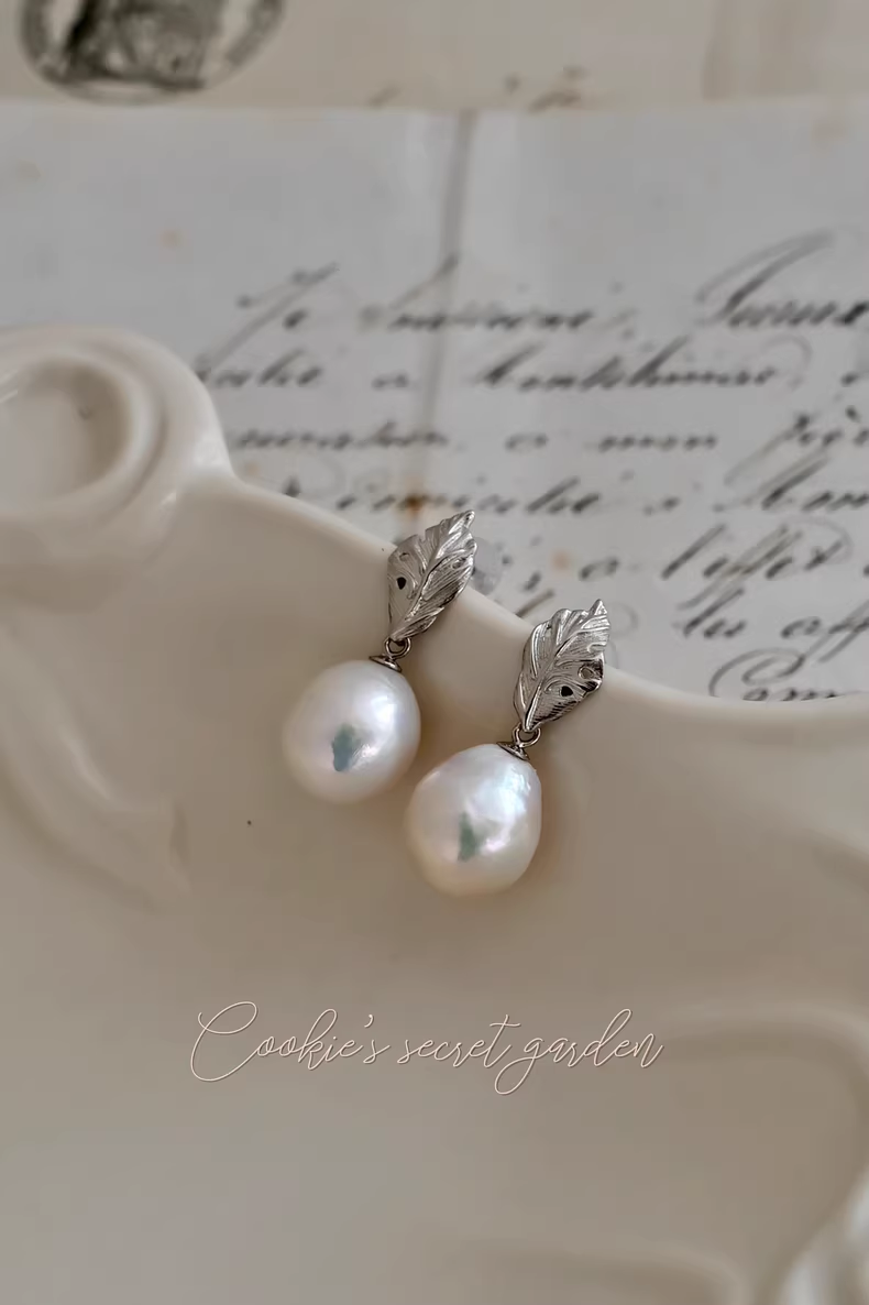 【Monet Garden Collection】 Handmade Leaf Teardrop Baroque Pearl Earrings