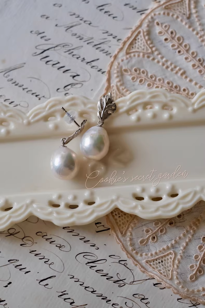 【Monet Garden Collection】 Handmade Leaf Teardrop Baroque Pearl Earrings