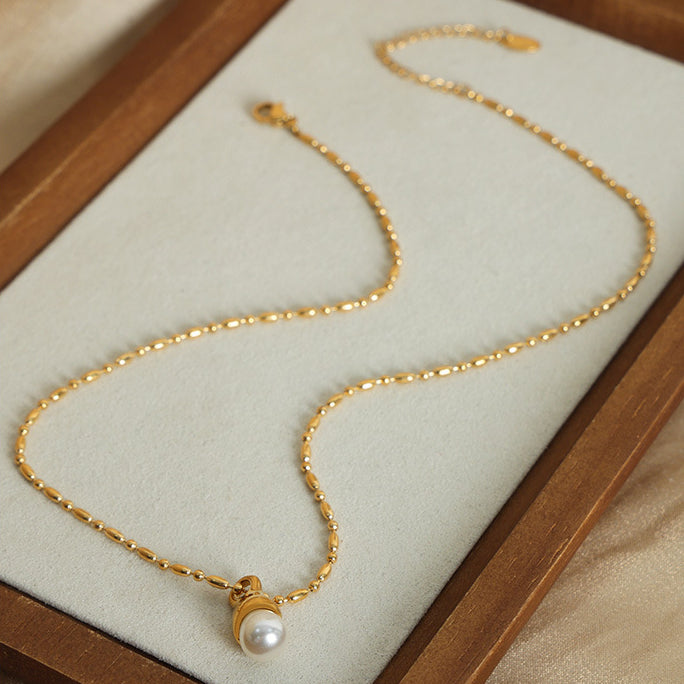 Simple Pearl Pendant Necklace